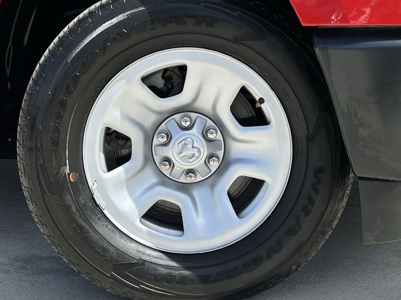 RAM 1500 Tradesman Crew Cab SWB 4WD 2024