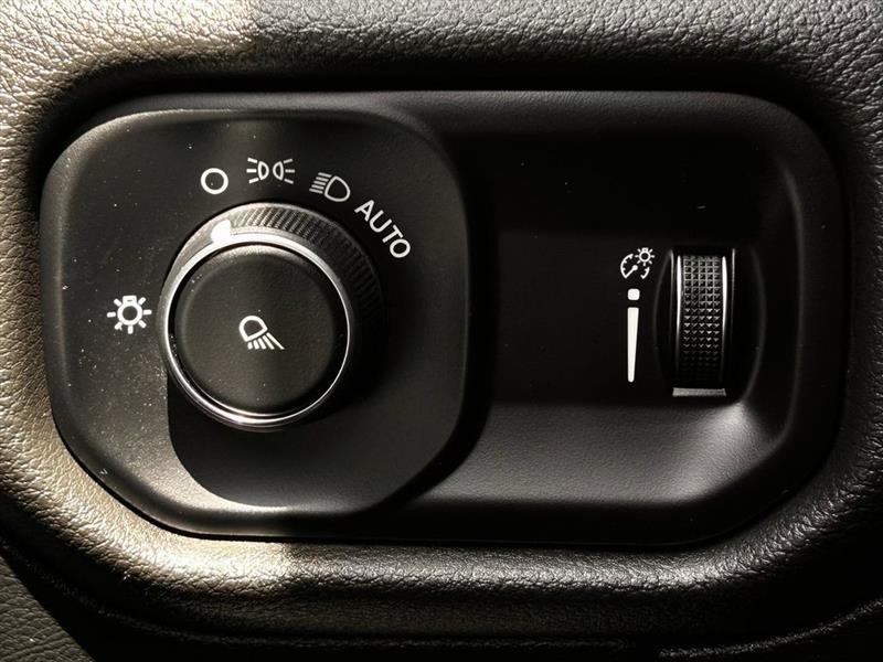 RAM 1500 Tradesman Crew Cab SWB 4WD 2024