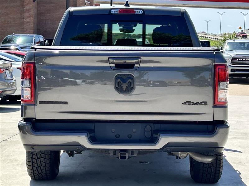 RAM 1500 Big Horn Crew Cab SWB 4WD 2022