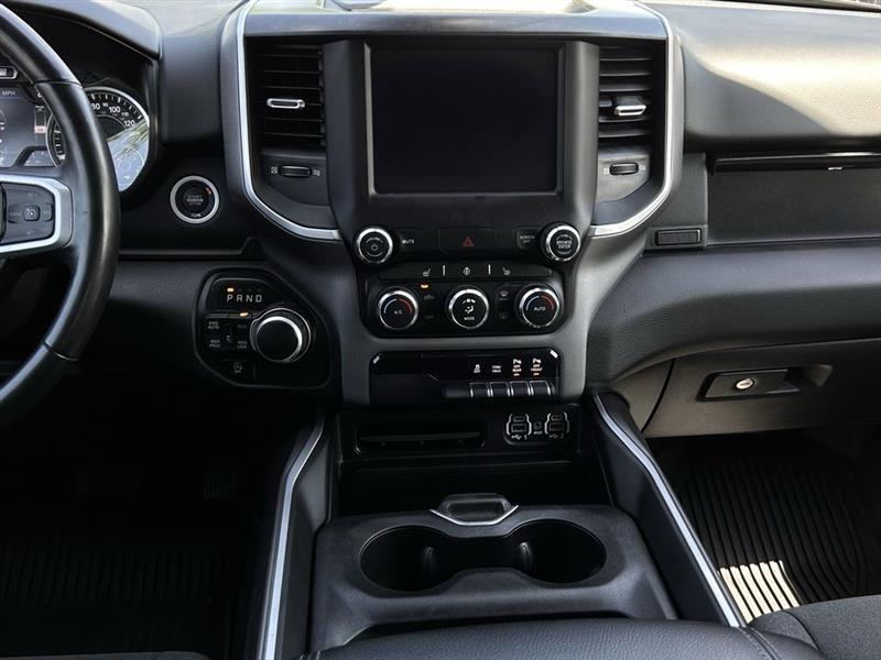 RAM 1500 Big Horn Crew Cab SWB 4WD 2022