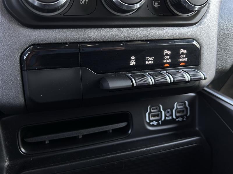 RAM 1500 Big Horn Crew Cab SWB 4WD 2022