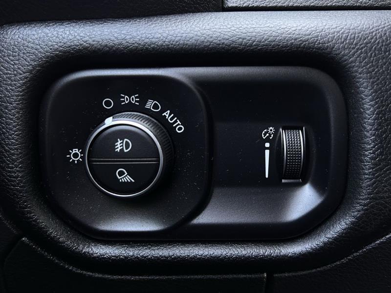 RAM 1500 Big Horn Crew Cab SWB 4WD 2022