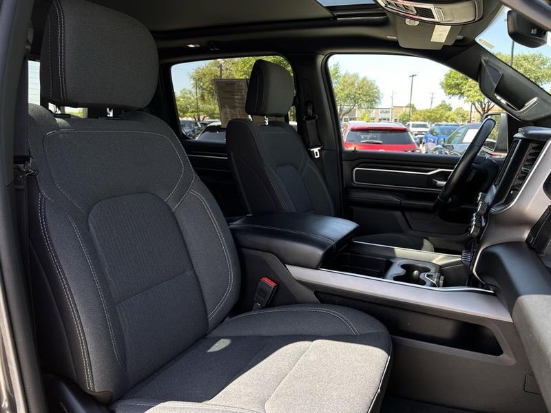 RAM 1500 Big Horn Crew Cab SWB 4WD 2022