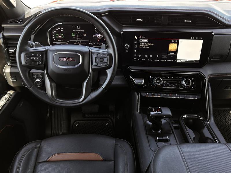 GMC Sierra 1500 AT4 Crew Cab 4WD 2024