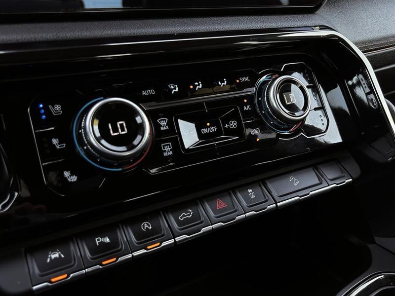 GMC Sierra 1500 AT4 Crew Cab 4WD 2024