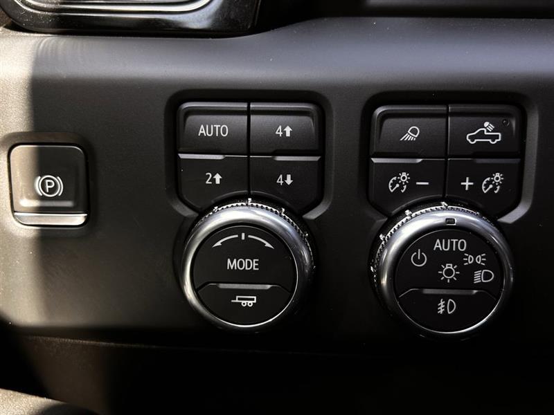 GMC Sierra 1500 AT4 Crew Cab 4WD 2024