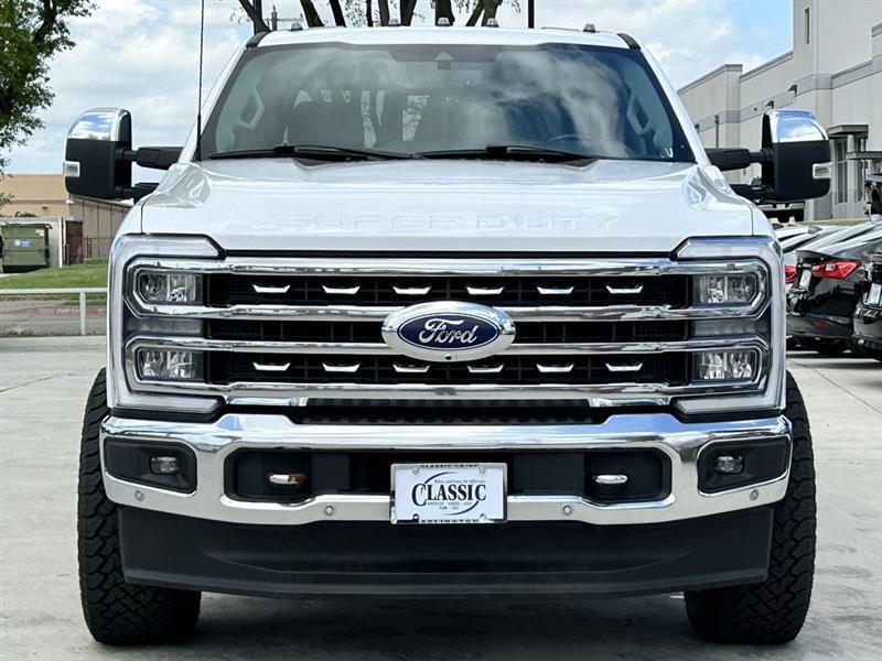 Ford F-250 SD Lariat Crew Cab 4WD 2023