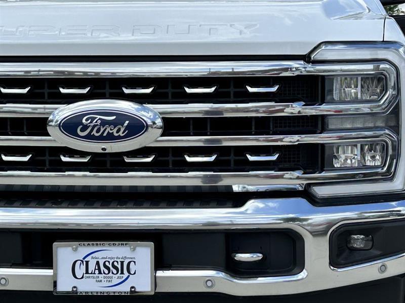 Ford F-250 SD Lariat Crew Cab 4WD 2023