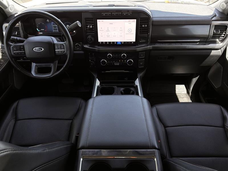 Ford F-250 SD Lariat Crew Cab 4WD 2023