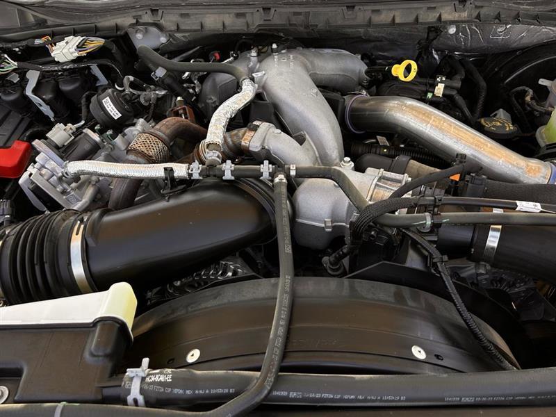 Ford F-250 SD Lariat Crew Cab 4WD 2023