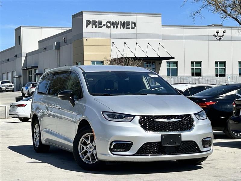 Chrysler Pacifica Touring L 2024