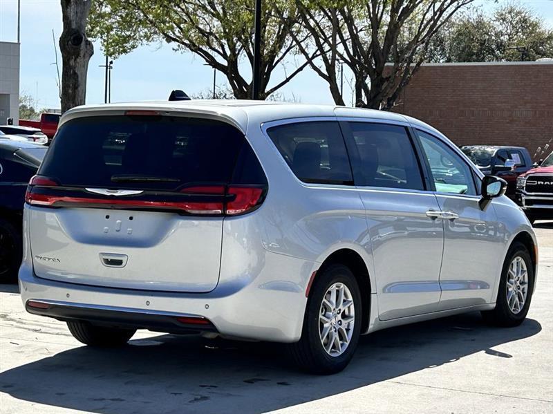 Chrysler Pacifica Touring L 2024