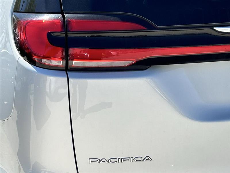 Chrysler Pacifica Touring L 2024