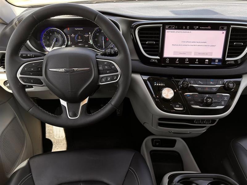 Chrysler Pacifica Touring L 2024