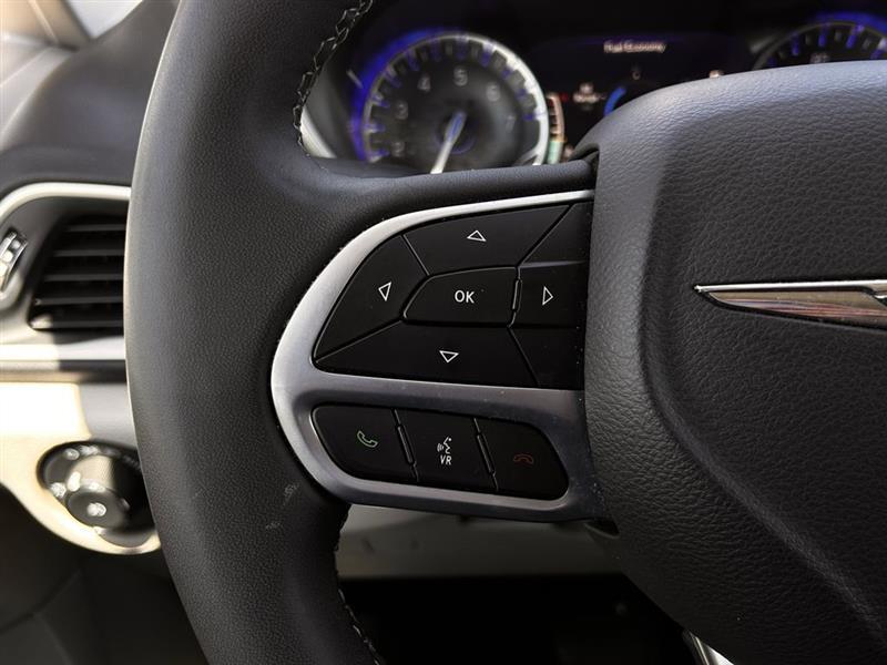 Chrysler Pacifica Touring L 2024