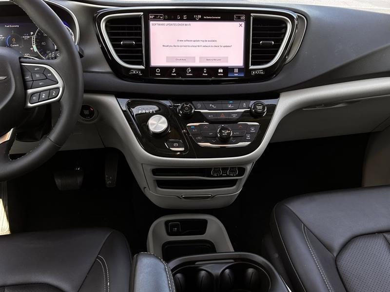 Chrysler Pacifica Touring L 2024