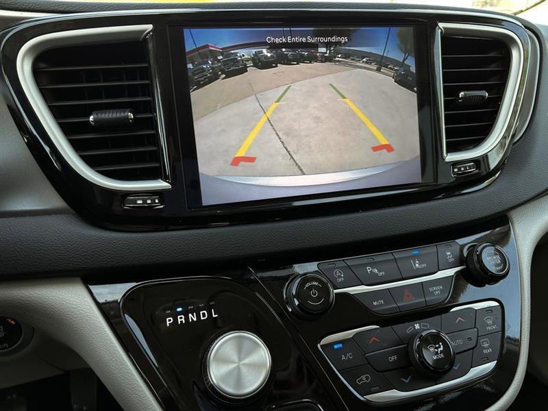 Chrysler Pacifica Touring L 2024