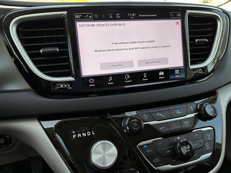 Chrysler Pacifica Touring L 2024