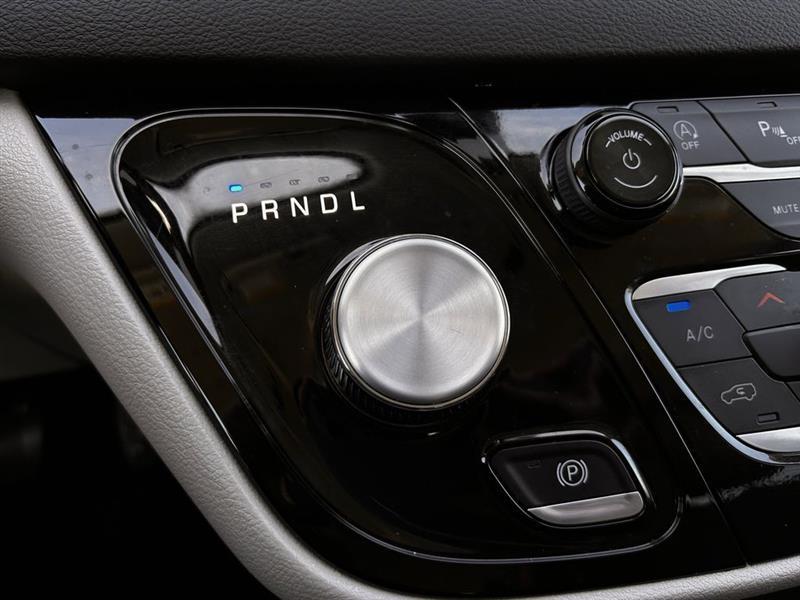 Chrysler Pacifica Touring L 2024