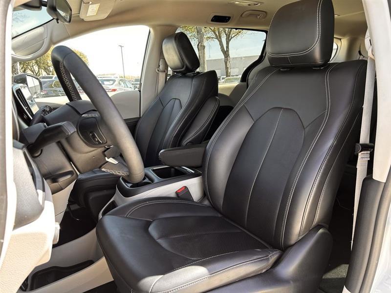 Chrysler Pacifica Touring L 2024