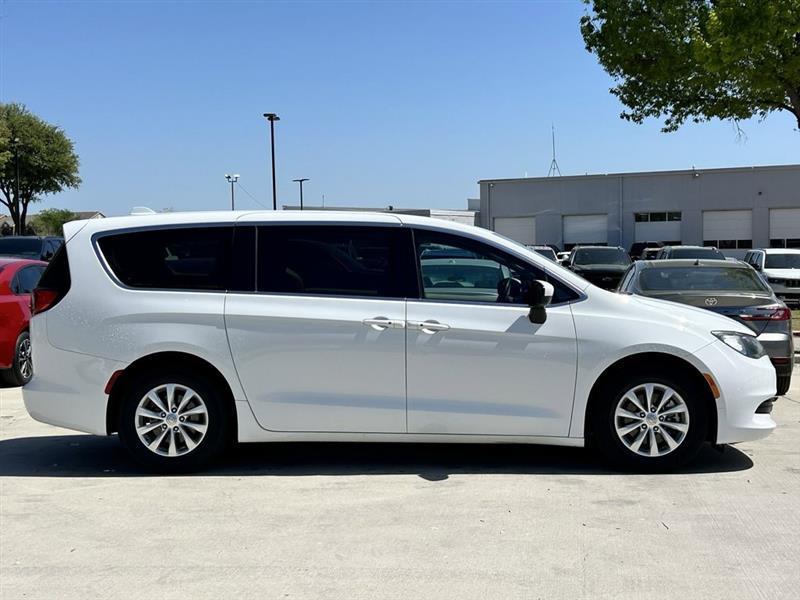 Chrysler Pacifica Touring 2017