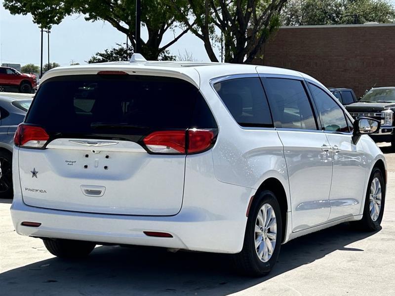 Chrysler Pacifica Touring 2017