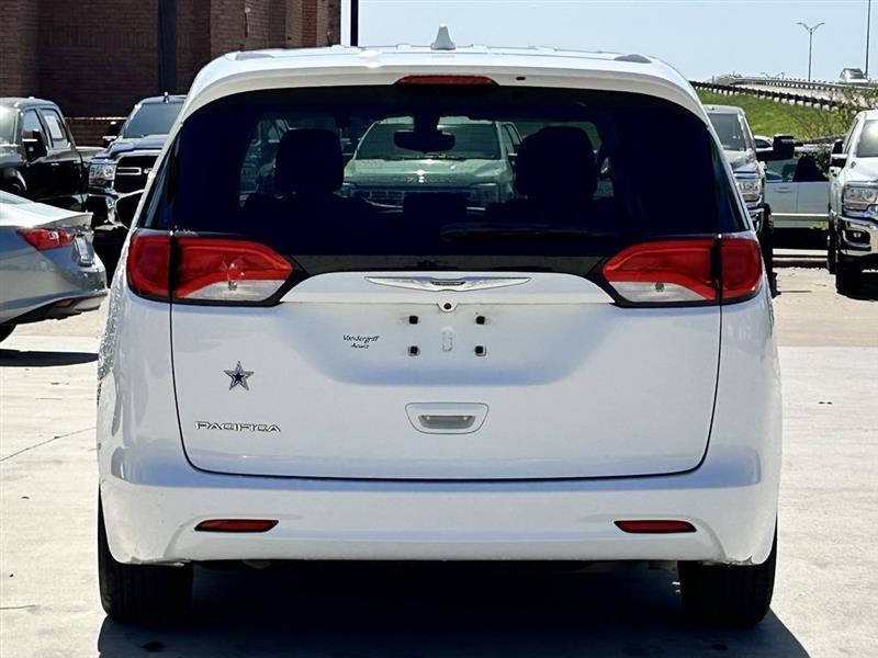 Chrysler Pacifica Touring 2017