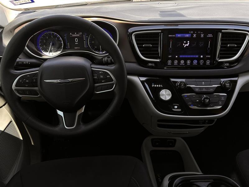 Chrysler Pacifica Touring 2017