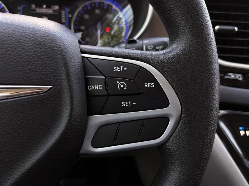 Chrysler Pacifica Touring 2017