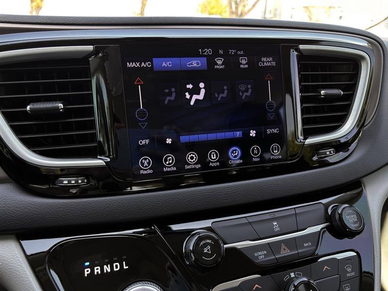 Chrysler Pacifica Touring 2017