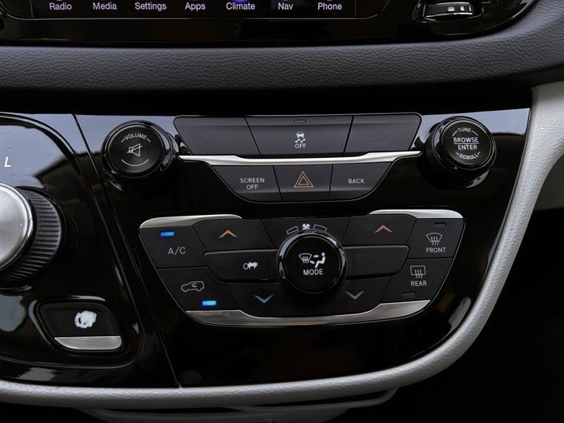 Chrysler Pacifica Touring 2017