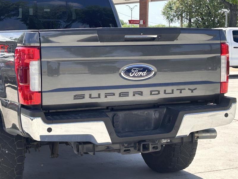 Ford F-250 SD Lariat Crew Cab 4WD 2019