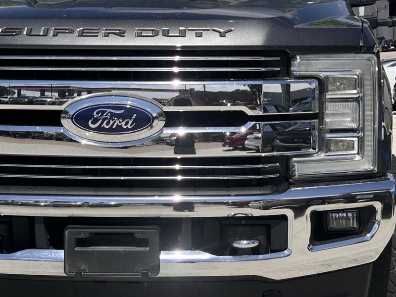 Ford F-250 SD Lariat Crew Cab 4WD 2019