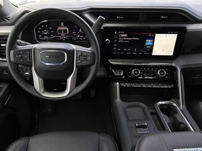 GMC Sierra 3500HD Denali Crew Cab 4WD 2025