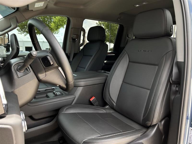 GMC Sierra 3500HD Denali Crew Cab 4WD 2025