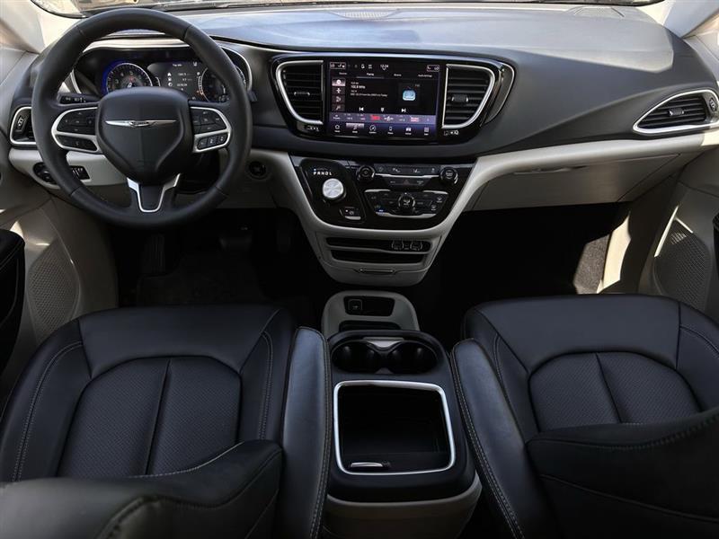 Chrysler Pacifica Touring L 2024