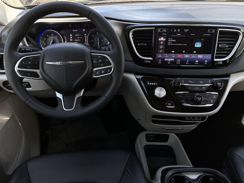 Chrysler Pacifica Touring L 2024