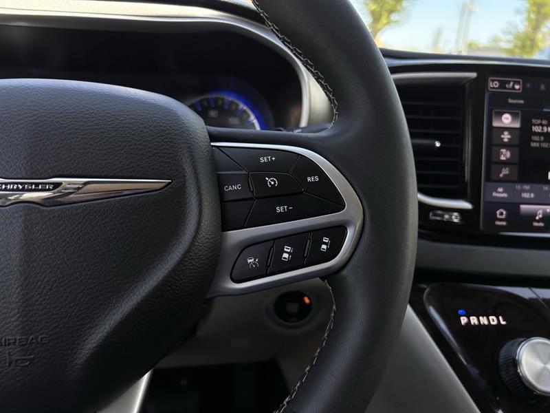 Chrysler Pacifica Touring L 2024