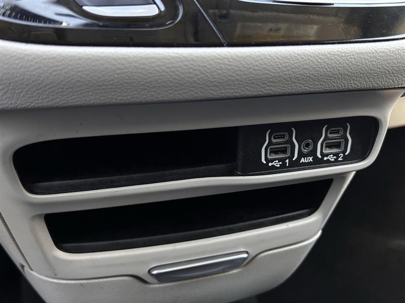 Chrysler Pacifica Touring L 2024