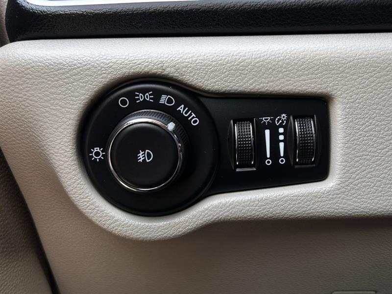 Chrysler Pacifica Touring L 2024