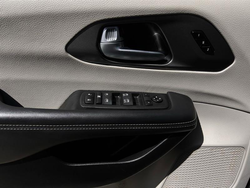 Chrysler Pacifica Touring L 2024