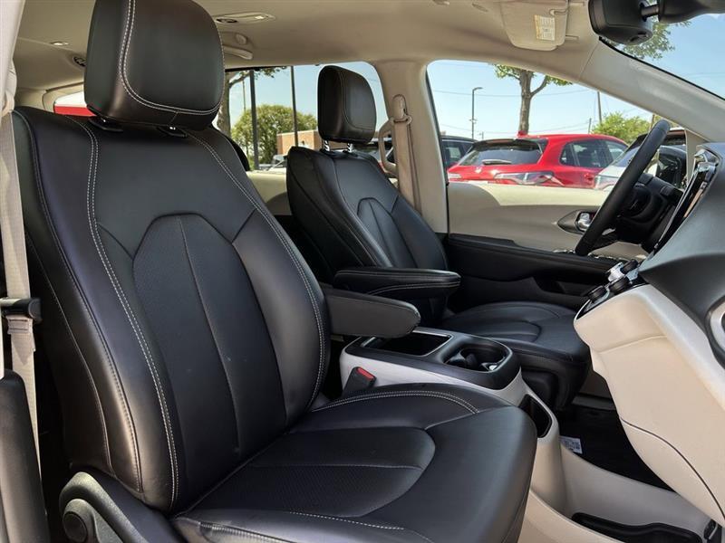 Chrysler Pacifica Touring L 2024