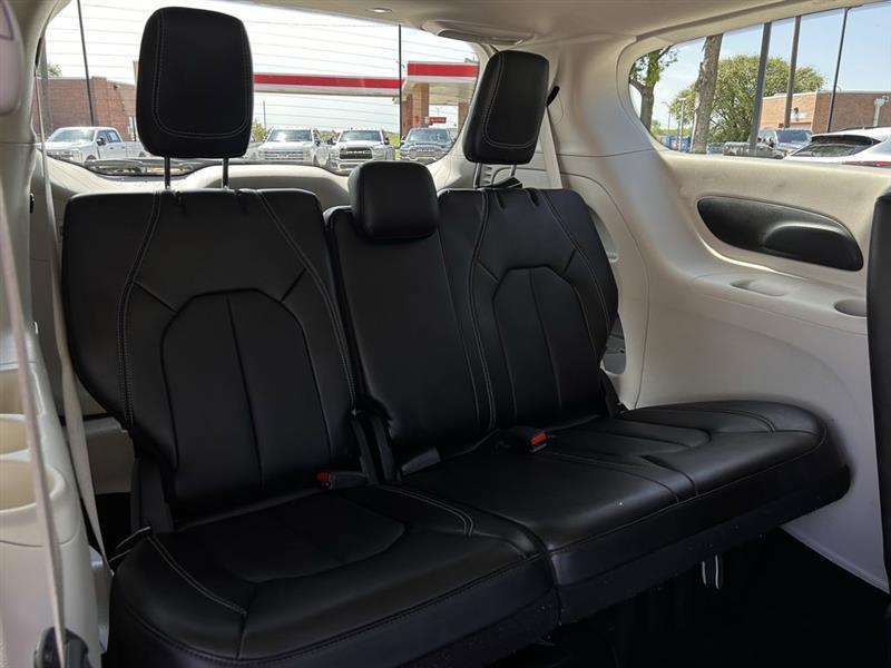 Chrysler Pacifica Touring L 2024