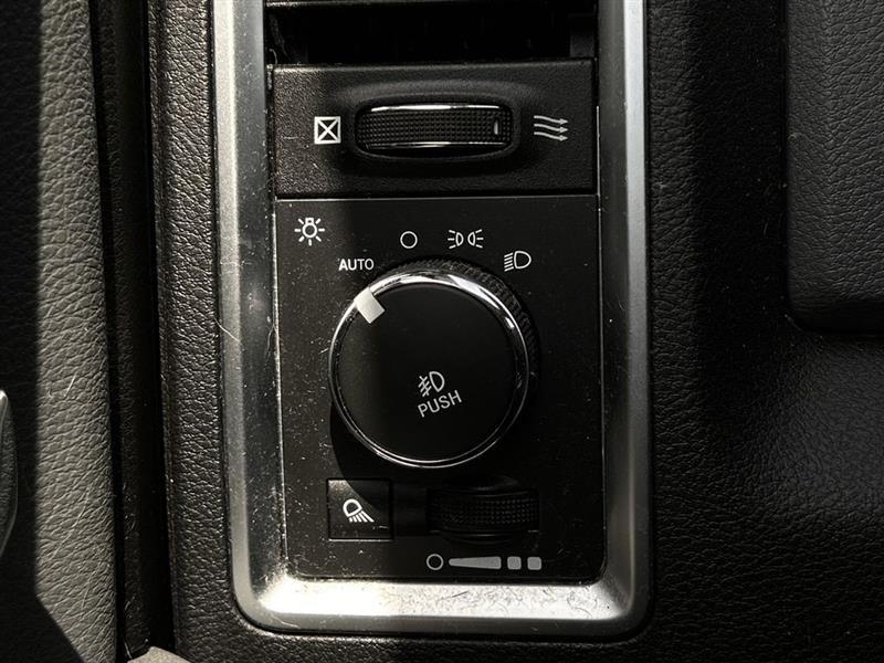 RAM 1500 SLT Crew Cab SWB 2WD 2016