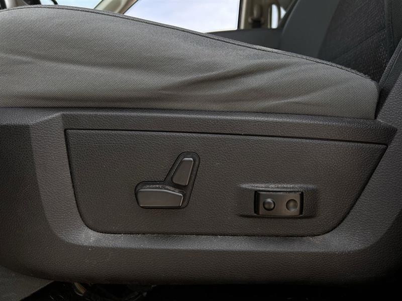 RAM 1500 SLT Crew Cab SWB 2WD 2016