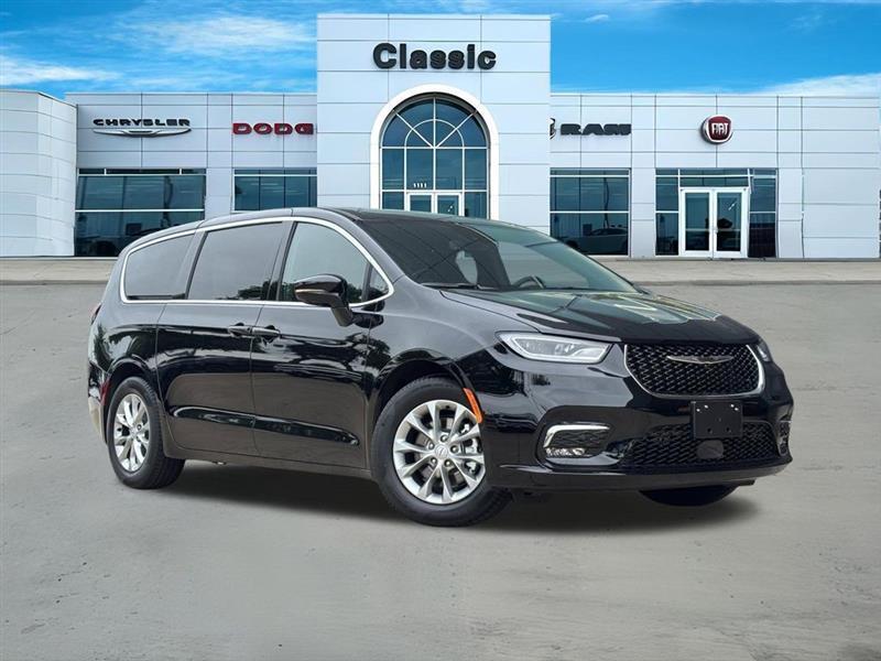 2026 Chrysler Pacifica Limited's photo