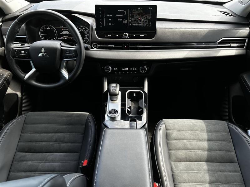 2025 Mitsubishi Outlander SE 2WD's photo