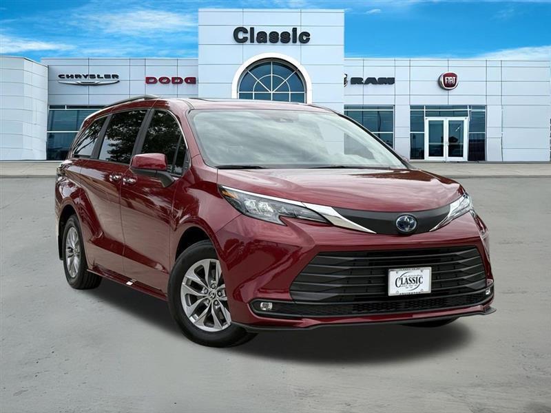 2025 Toyota Sienna XLE 7-Passenger