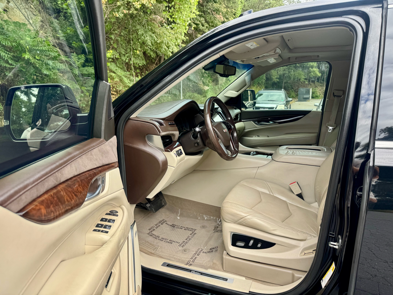Cadillac Escalade Luxury 2WD 2015 Cadillac Escalade Luxury 2WD 2015