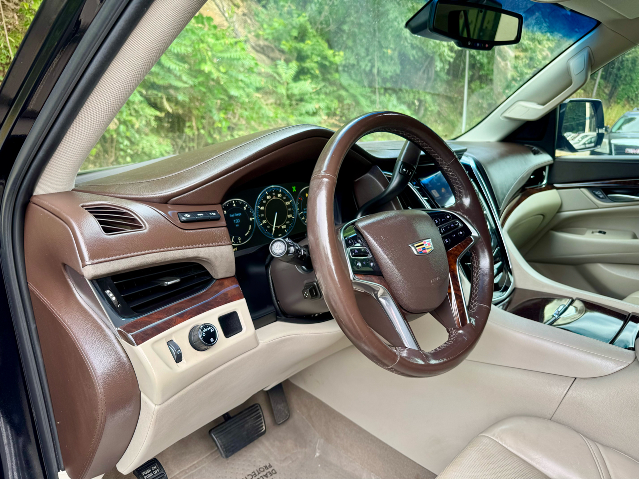 Cadillac Escalade Luxury 2WD 2015 Cadillac Escalade Luxury 2WD 2015